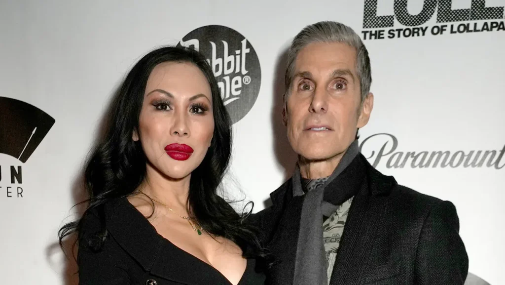 perry farrell wife
